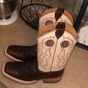 size 9 1/2 justin cowboy boots